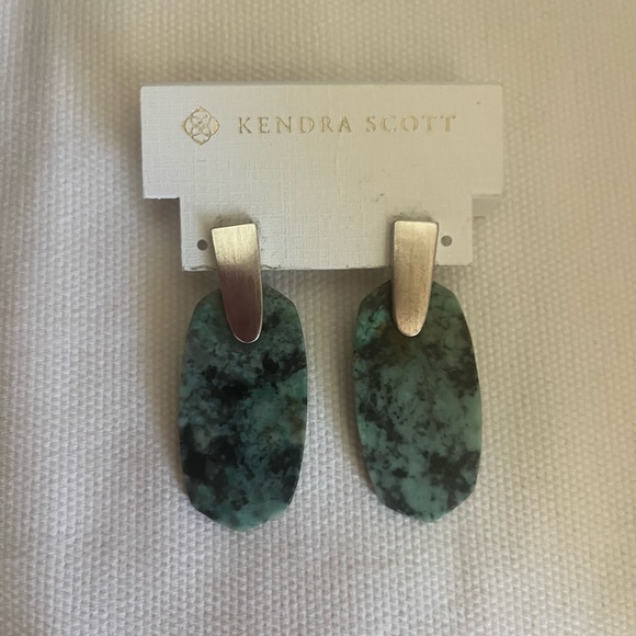 Kendra Scott Earrings - Picture 1 of 2